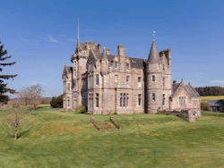 В Шотландии выставили на продажу замок-свинарник