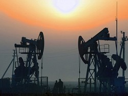 Саудовская Аравия предлагает России снизить добычу нефти