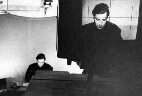 Телеведущий Александр Невзоров во время съемки передачи «600 секунд». 1992 год