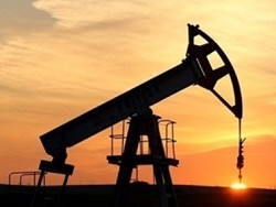 Нефть подешевела на укреплении доллара