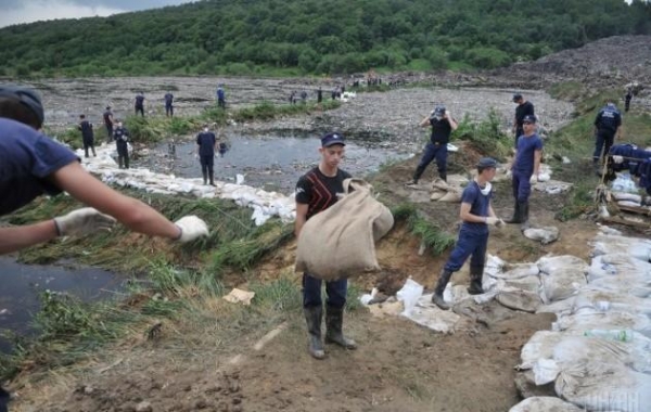 Жители Львова тонут в собственном мусоре