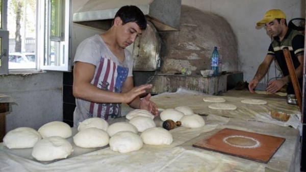 Таджикские лепешки: украшение стола и спасение для бюджета