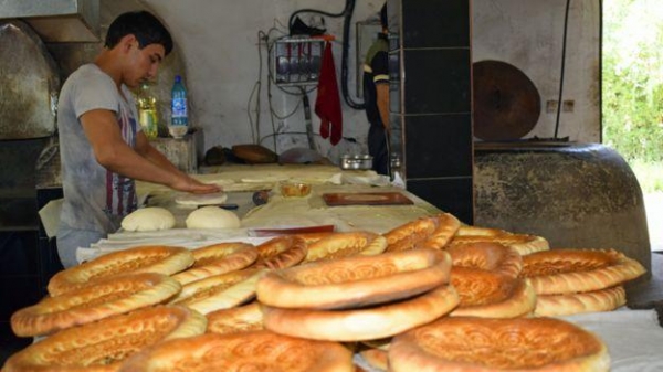 Таджикские лепешки: украшение стола и спасение для бюджета