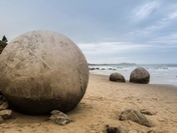 Круглые камни Моераки-ответ любителям пришельцев