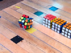Японский инженер создал самособирающийся кубик Рубика